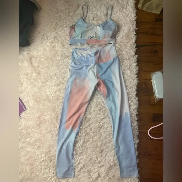 Medium activewear sets bundle - Picture 4 of 7